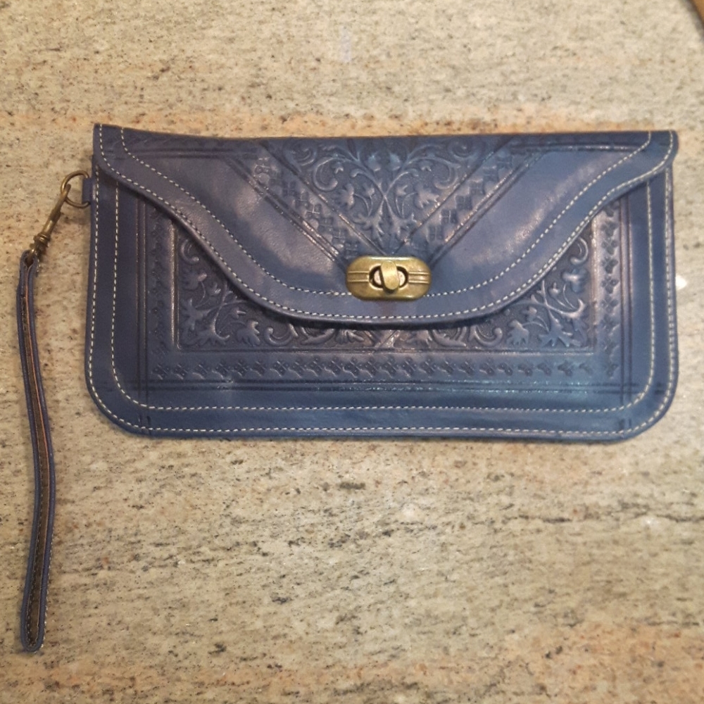 🛍Blue embossed genuine leather wristlet